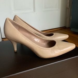 Tahari - Nude Pumps size 6